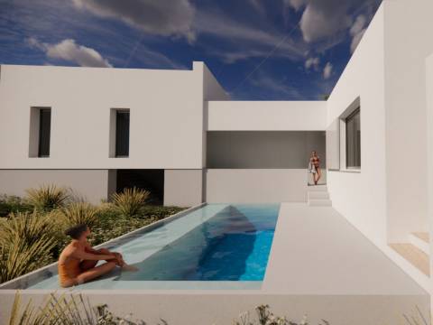 Terreno com 3 Ruínas em Propriedade com grande Potencial, Próximo de Boliqueime