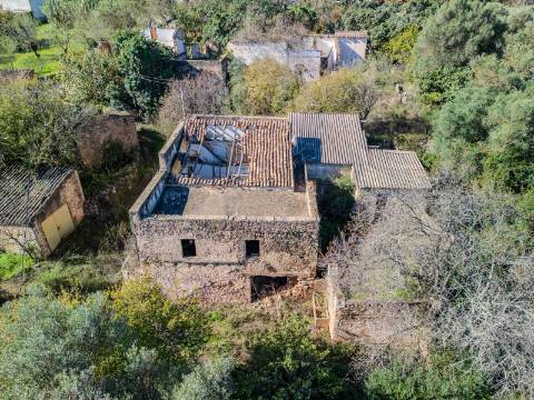 Terreno com 3 Ruínas em Propriedade com grande Potencial, Próximo de Boliqueime