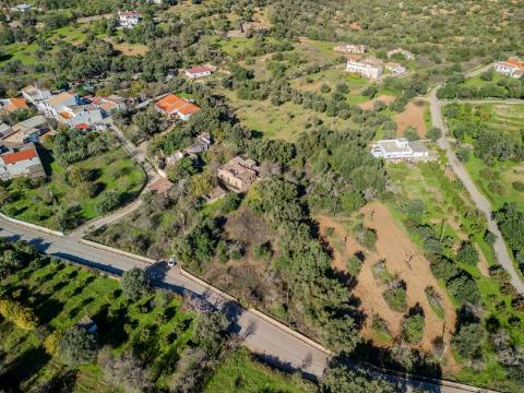 Terreno com 3 Ruínas em Propriedade com grande Potencial, Próximo de Boliqueime