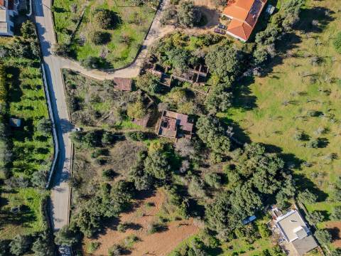 Terreno com 3 Ruínas em Propriedade com grande Potencial, Próximo de Boliqueime