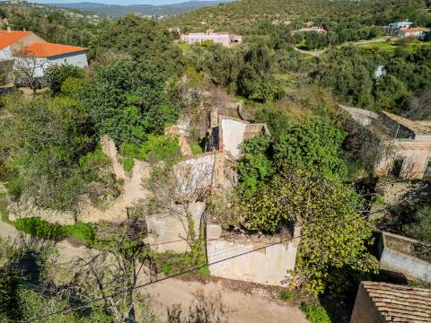 Terreno com 3 Ruínas em Propriedade com grande Potencial, Próximo de Boliqueime
