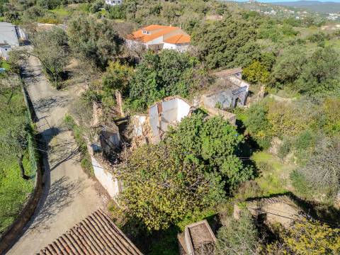 Terreno com 3 Ruínas em Propriedade com grande Potencial, Próximo de Boliqueime