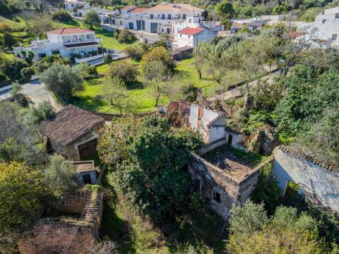 Terreno com 3 Ruínas em Propriedade com grande Potencial, Próximo de Boliqueime