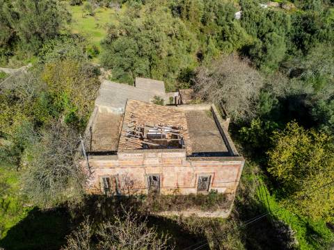 Terreno com 3 Ruínas em Propriedade com grande Potencial, Próximo de Boliqueime