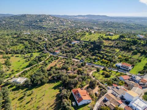 Terreno com 3 Ruínas em Propriedade com grande Potencial, Próximo de Boliqueime