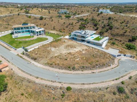 MONTE REI - Terreno para construção com vista mar