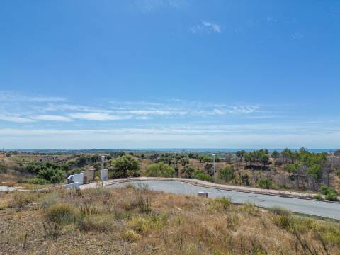 MONTE REI - Terreno para construção com vista mar