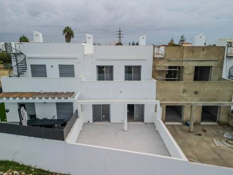 OLHÃO - Moradia em Banda com 4 quartos