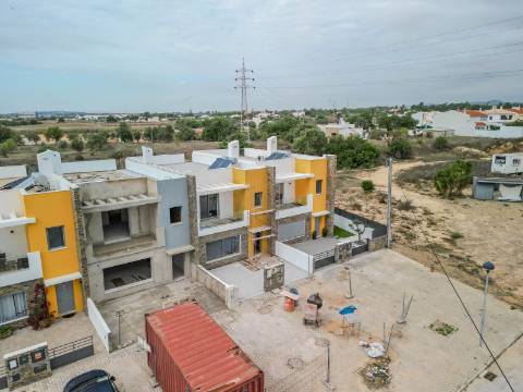 OLHÃO - Moradia em Banda com 4 quartos