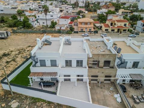 OLHÃO - Moradia em Banda com 4 quartos