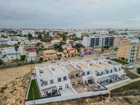 OLHÃO - Moradia em Banda com 4 quartos