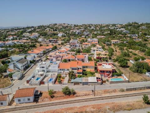 ALMANCIL - Moradia com 4 Quartos em urbanização tranquila