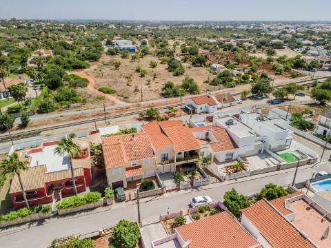 ALMANCIL - Moradia com 4 Quartos em urbanização tranquila