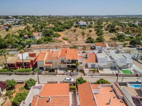 ALMANCIL - Moradia com 4 Quartos em urbanização tranquila