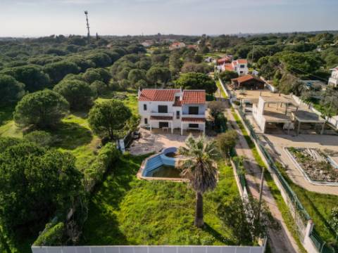 Moradia T4 a 5 minutos de Vale do Lobo e Quinta do Lago