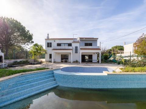 Moradia T4 a 5 minutos de Vale do Lobo e Quinta do Lago