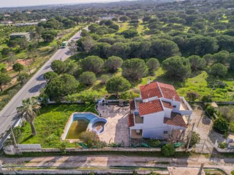 Moradia T4 a 5 minutos de Vale do Lobo e Quinta do Lago