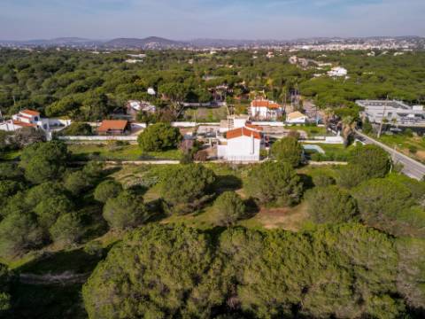 Moradia T4 a 5 minutos de Vale do Lobo e Quinta do Lago