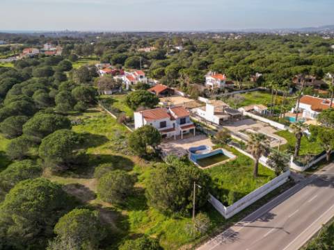 Moradia T4 a 5 minutos de Vale do Lobo e Quinta do Lago