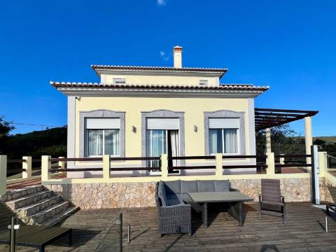 Tavira - Moradia T3 com Vista Panorâmica, Jacuzzi e Pequena Vinha