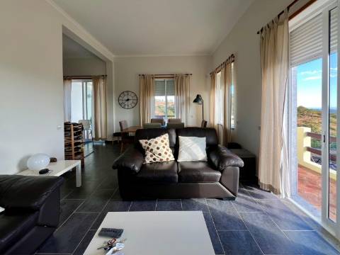 Tavira - Moradia T3 com Vista Panorâmica, Jacuzzi e Pequena Vinha