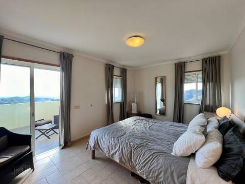 Tavira - Moradia T3 com Vista Panorâmica, Jacuzzi e Pequena Vinha