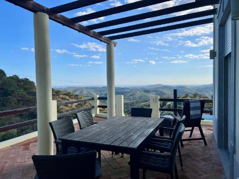 Tavira - Moradia T3 com Vista Panorâmica, Jacuzzi e Pequena Vinha