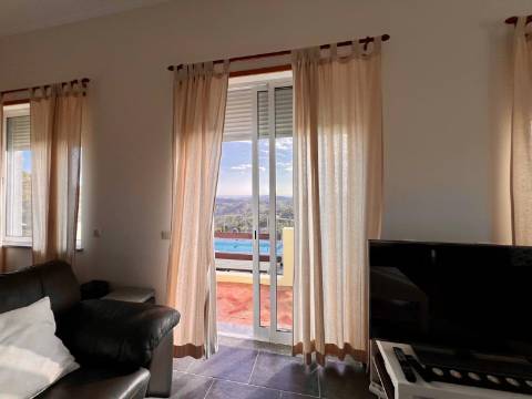 Tavira - Moradia T3 com Vista Panorâmica, Jacuzzi e Pequena Vinha