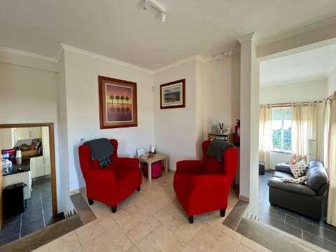 Tavira - Moradia T3 com Vista Panorâmica, Jacuzzi e Pequena Vinha