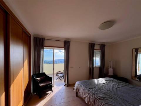 Tavira - Moradia T3 com Vista Panorâmica, Jacuzzi e Pequena Vinha