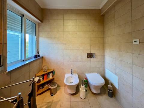 Tavira - Moradia T3 com Vista Panorâmica, Jacuzzi e Pequena Vinha