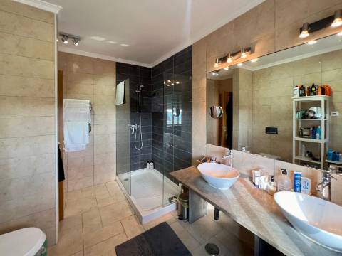 Tavira - Moradia T3 com Vista Panorâmica, Jacuzzi e Pequena Vinha