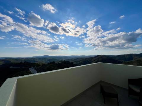 Tavira - Moradia T3 com Vista Panorâmica, Jacuzzi e Pequena Vinha