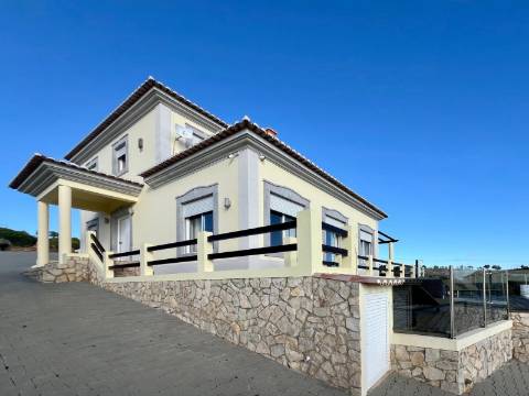 Tavira - Moradia T3 com Vista Panorâmica, Jacuzzi e Pequena Vinha