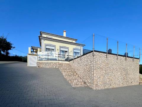 Tavira - Moradia T3 com Vista Panorâmica, Jacuzzi e Pequena Vinha