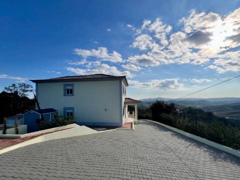 Tavira - Moradia T3 com Vista Panorâmica, Jacuzzi e Pequena Vinha