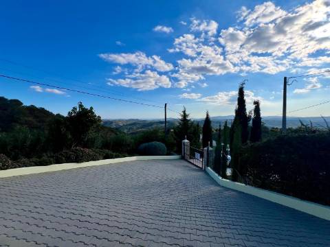 Tavira - Moradia T3 com Vista Panorâmica, Jacuzzi e Pequena Vinha