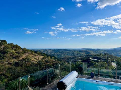 Tavira - Moradia T3 com Vista Panorâmica, Jacuzzi e Pequena Vinha