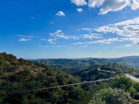 Tavira - Moradia T3 com Vista Panorâmica, Jacuzzi e Pequena Vinha