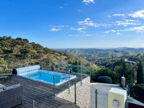 Tavira - Moradia T3 com Vista Panorâmica, Jacuzzi e Pequena Vinha