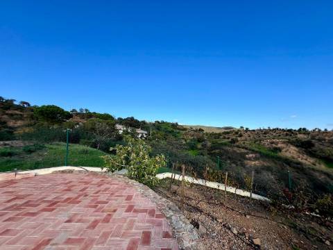 Tavira - Moradia T3 com Vista Panorâmica, Jacuzzi e Pequena Vinha