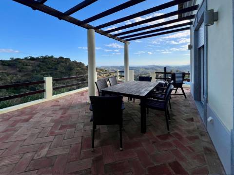 Tavira - Moradia T3 com Vista Panorâmica, Jacuzzi e Pequena Vinha