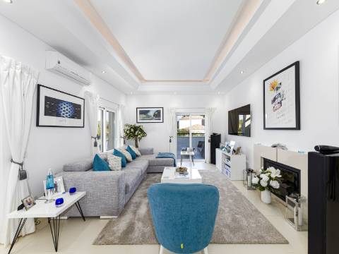 VALE FORMOSO - Exclusiva Moradia T4+1 no Condomínio 'The Crest'