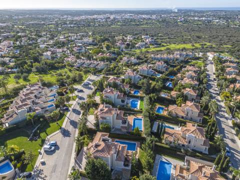 VALE FORMOSO - Exclusiva Moradia T4+1 no Condomínio 'The Crest'