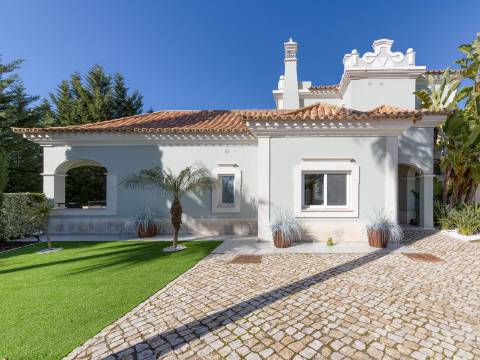 VALE FORMOSO - Exclusiva Moradia T4+1 no Condomínio 'The Crest'