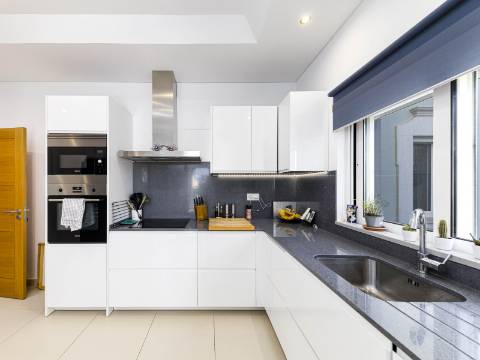 VALE FORMOSO - Exclusiva Moradia T4+1 no Condomínio 'The Crest'