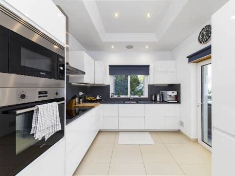 VALE FORMOSO - Exclusiva Moradia T4+1 no Condomínio 'The Crest'