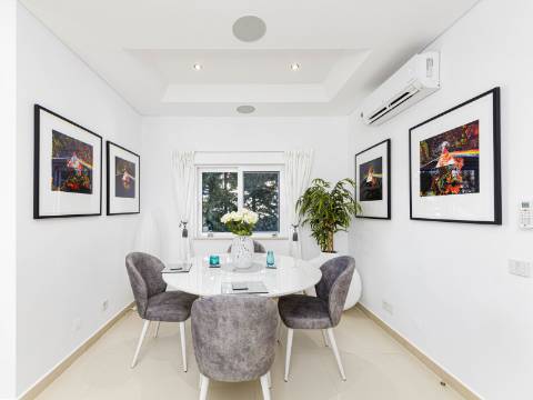 VALE FORMOSO - Exclusiva Moradia T4+1 no Condomínio 'The Crest'