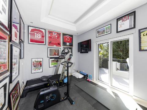 VALE FORMOSO - Exclusiva Moradia T4+1 no Condomínio 'The Crest'