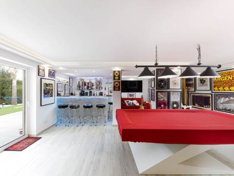 VALE FORMOSO - Exclusiva Moradia T4+1 no Condomínio 'The Crest'